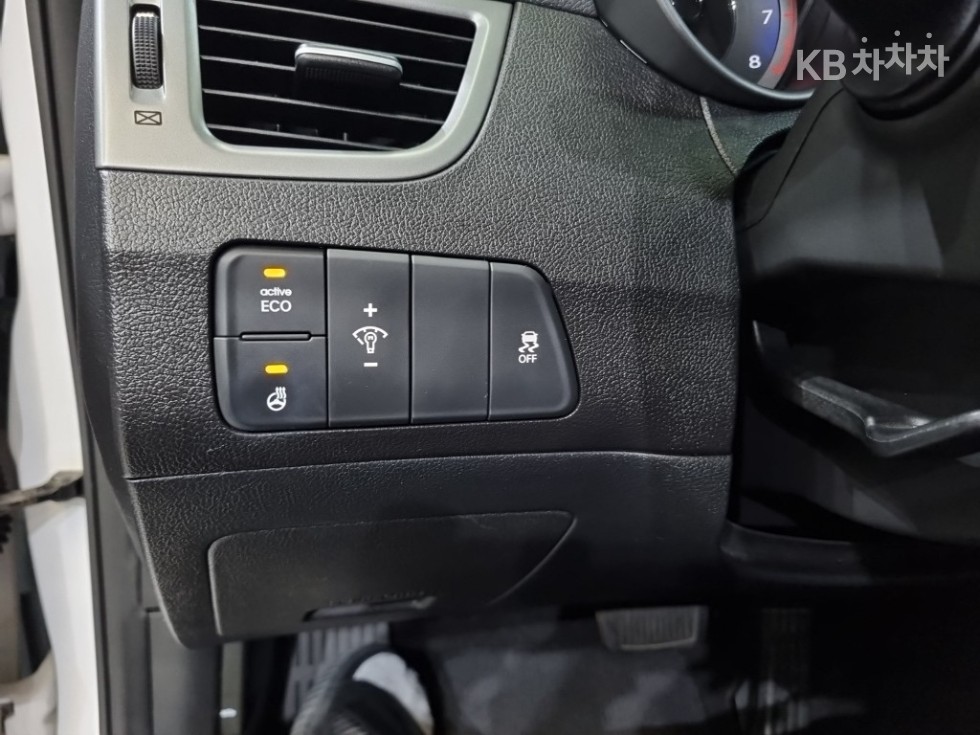 Hyundai Avante — miniaturë 18