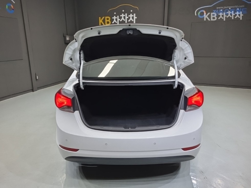 Hyundai Avante — miniaturë 21