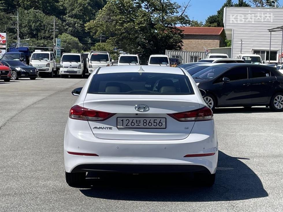 Hyundai Avante — miniaturë 4