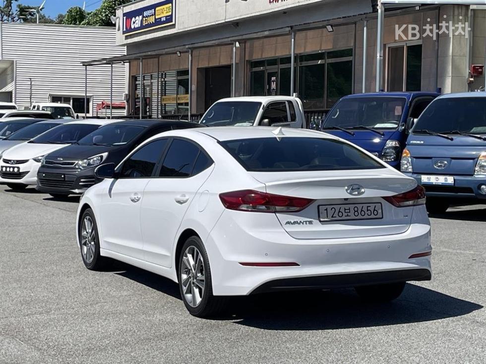 Hyundai Avante — miniaturë 5