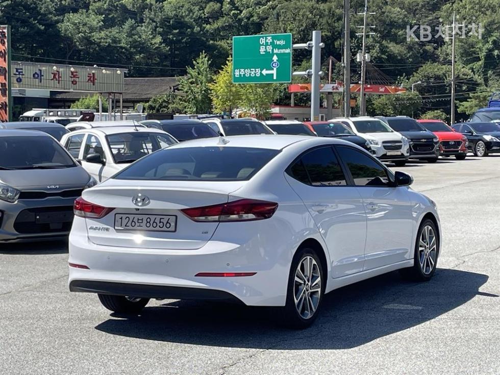 Hyundai Avante — miniaturë 6