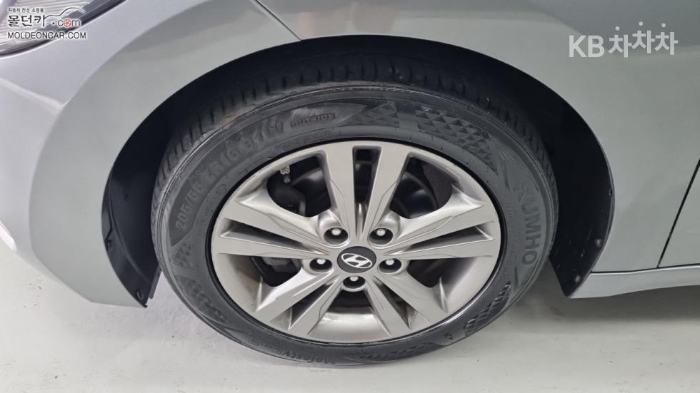 Hyundai Avante — miniaturë 6