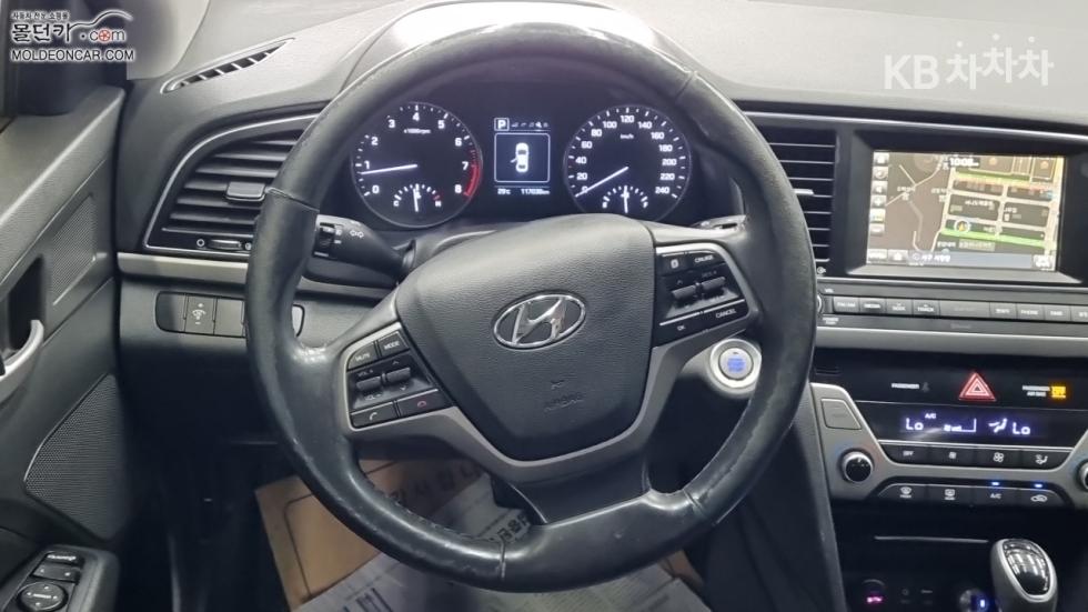 Hyundai Avante — miniaturë 11
