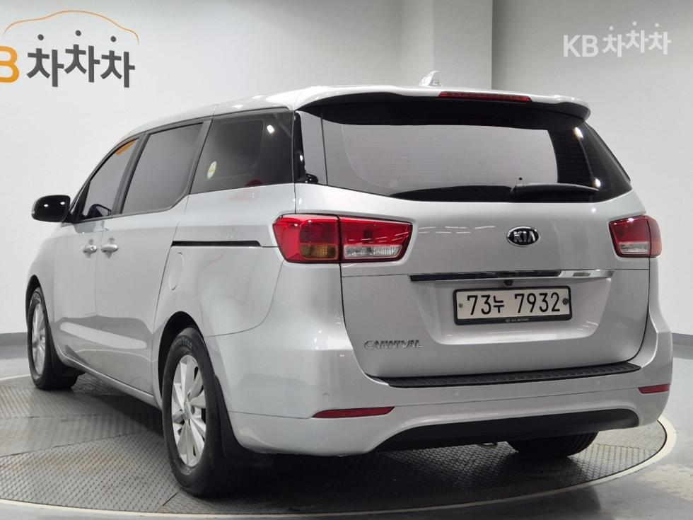 Kia Carnival — miniaturë 2