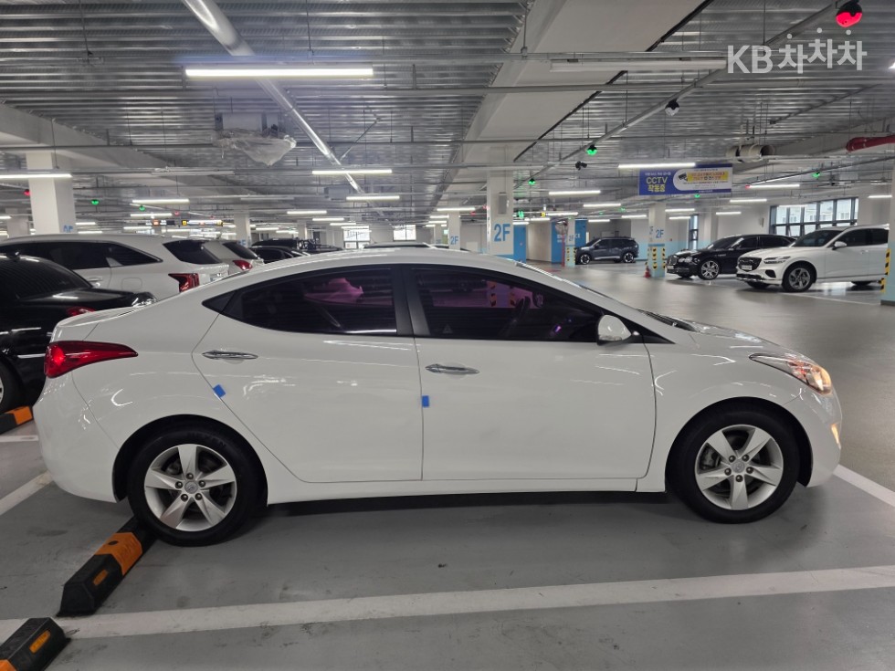 Hyundai Avante — miniaturë 3