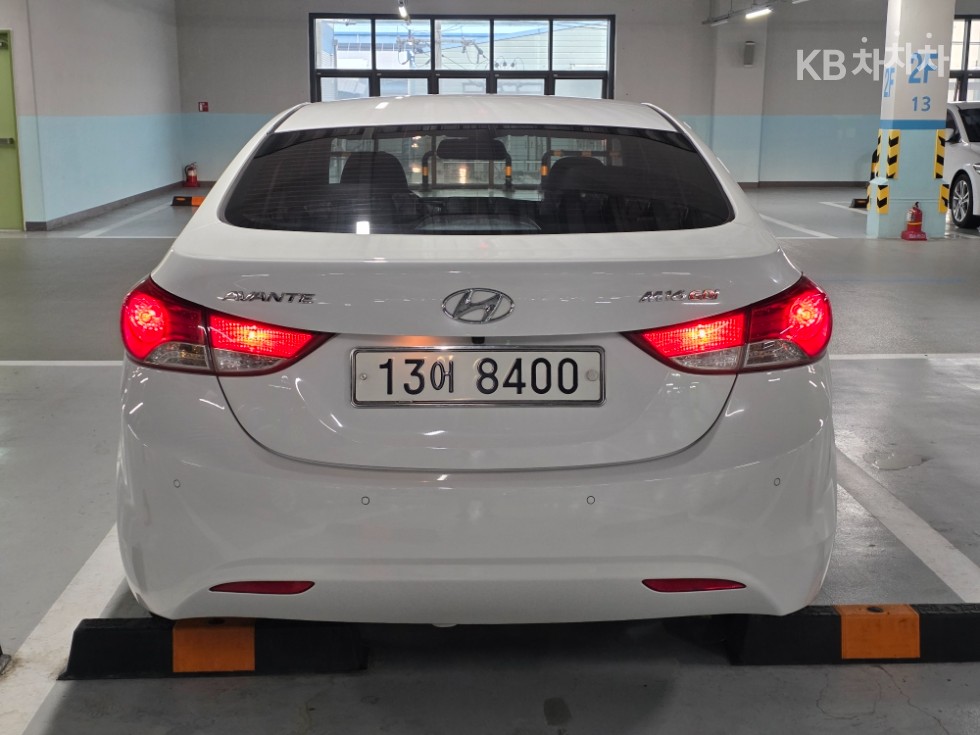 Hyundai Avante — miniaturë 4