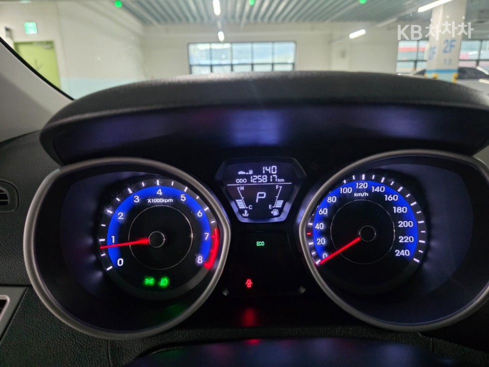 Hyundai Avante — miniaturë 5