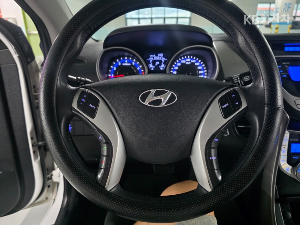 Hyundai Avante — miniaturë 6