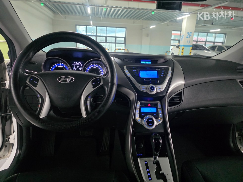 Hyundai Avante — miniaturë 8