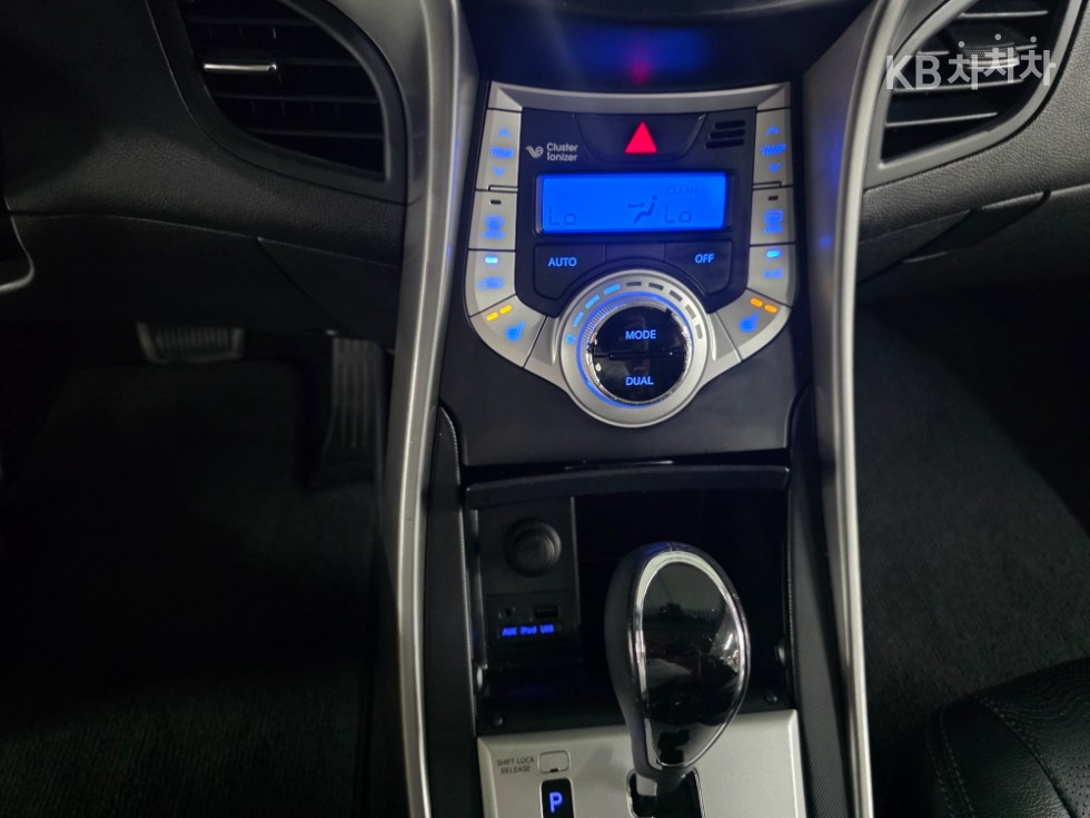 Hyundai Avante — miniaturë 10