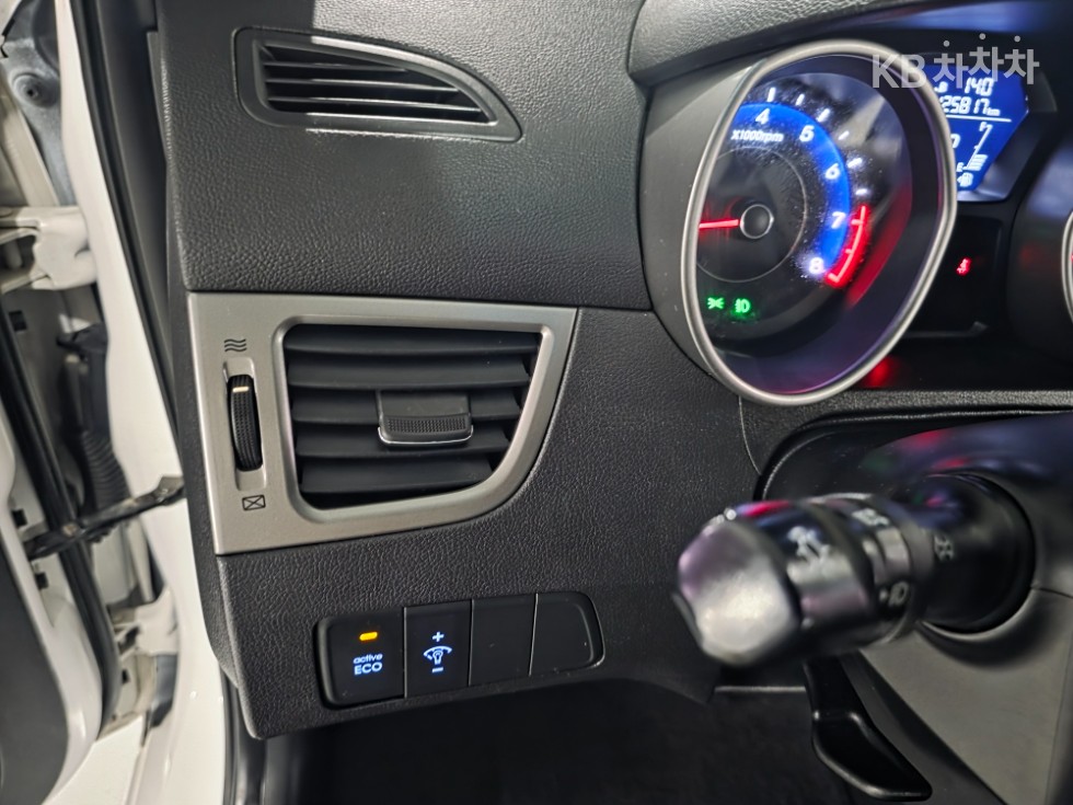 Hyundai Avante — miniaturë 14