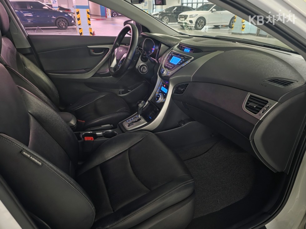 Hyundai Avante — miniaturë 17