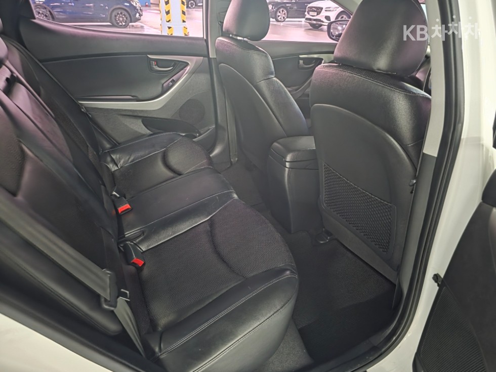 Hyundai Avante — miniaturë 18