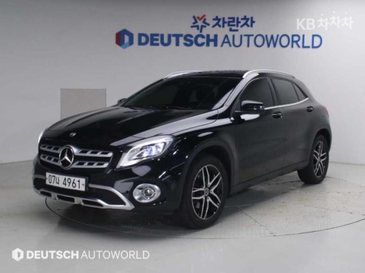 Mercedes-Benz GLA-klasse GLA220 — foto 1