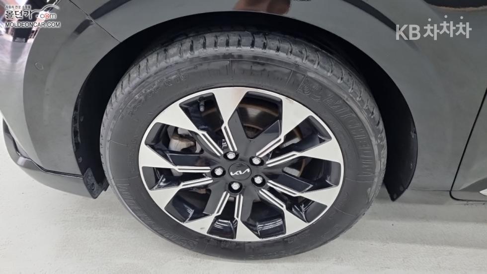Kia Carnival — miniaturë 5