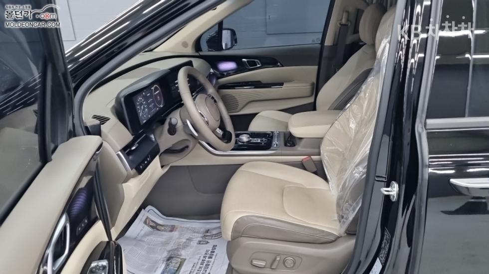 Kia Carnival — miniaturë 8