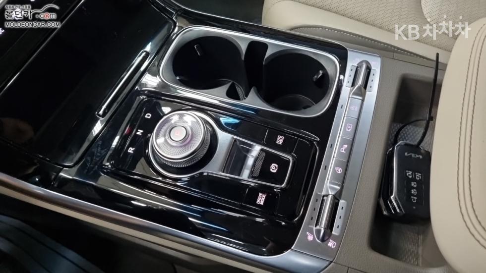 Kia Carnival — miniaturë 13