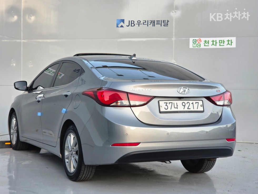 Hyundai Avante — miniaturë 5