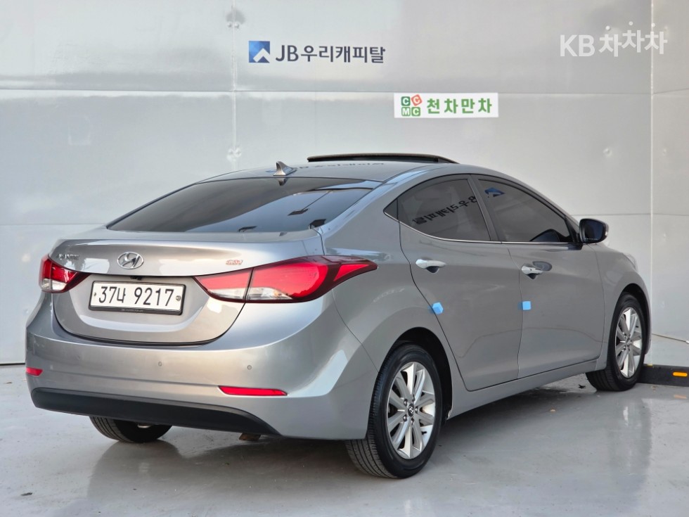 Hyundai Avante — miniaturë 6