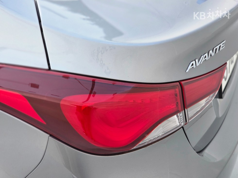 Hyundai Avante — miniaturë 8