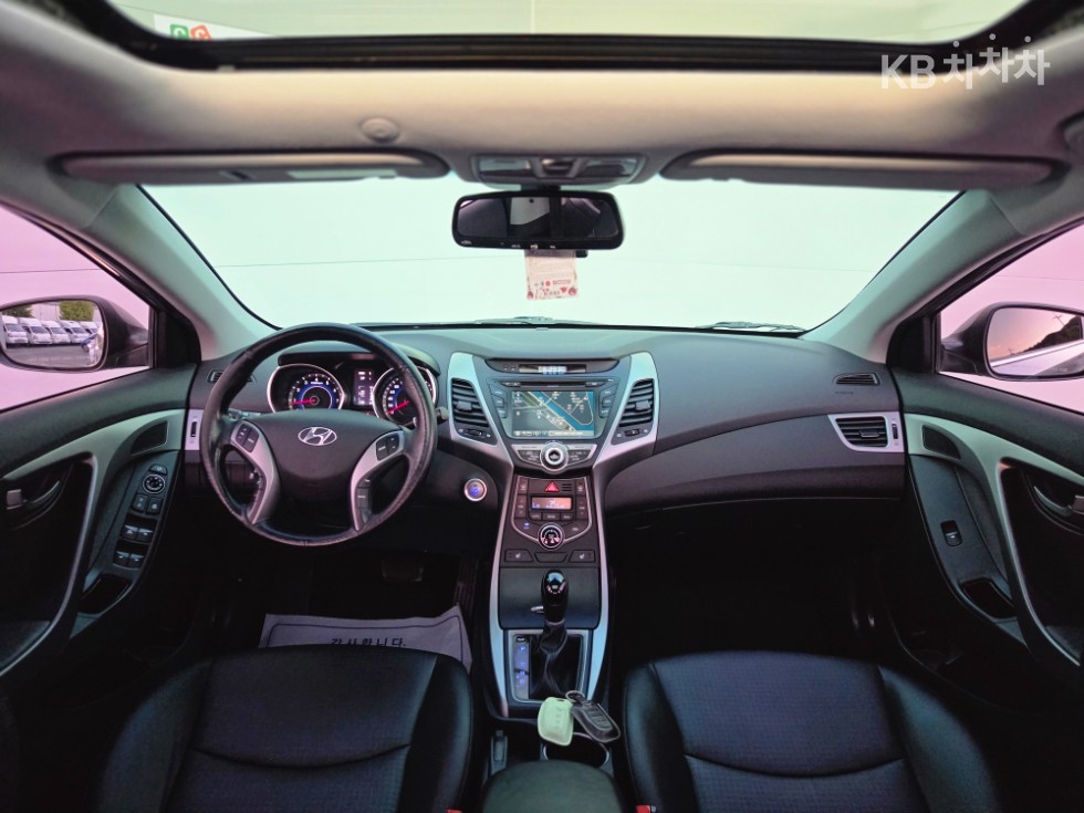 Hyundai Avante — miniaturë 13