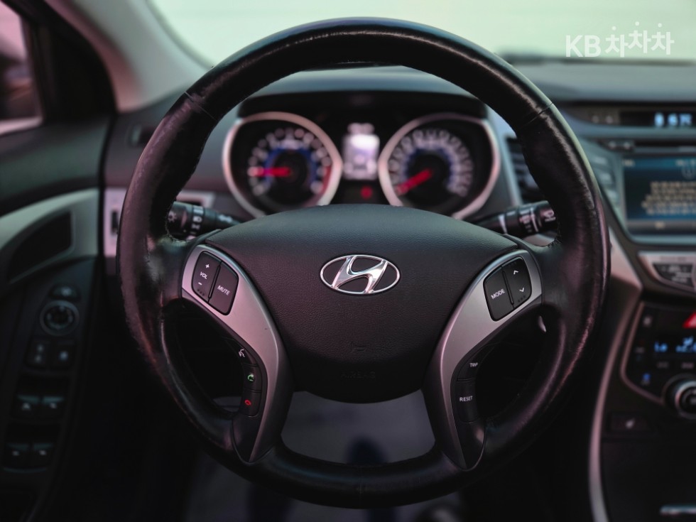 Hyundai Avante — miniaturë 17