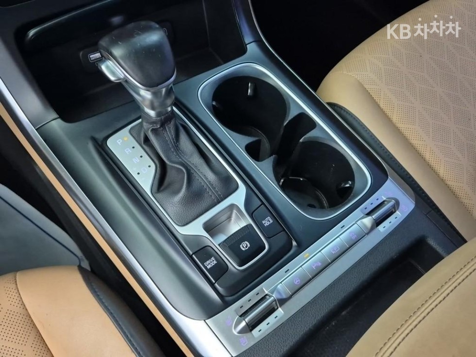 Kia Carnival — miniaturë 8