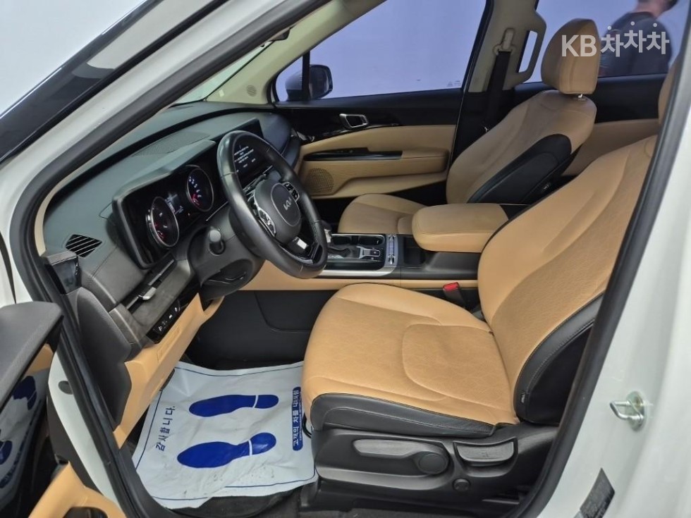Kia Carnival — miniaturë 11