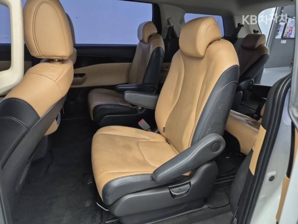 Kia Carnival — miniaturë 12