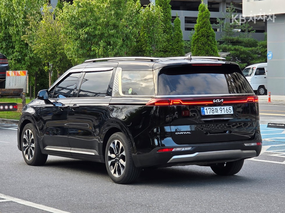 Kia Carnival — miniaturë 4