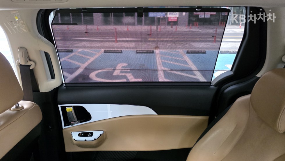 Kia Carnival — miniaturë 18