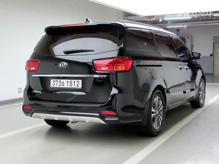 Kia Carnival — miniaturë 4