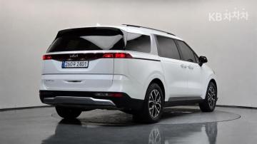 Kia Carnival Diesel 9-Seater Prestige — foto 1