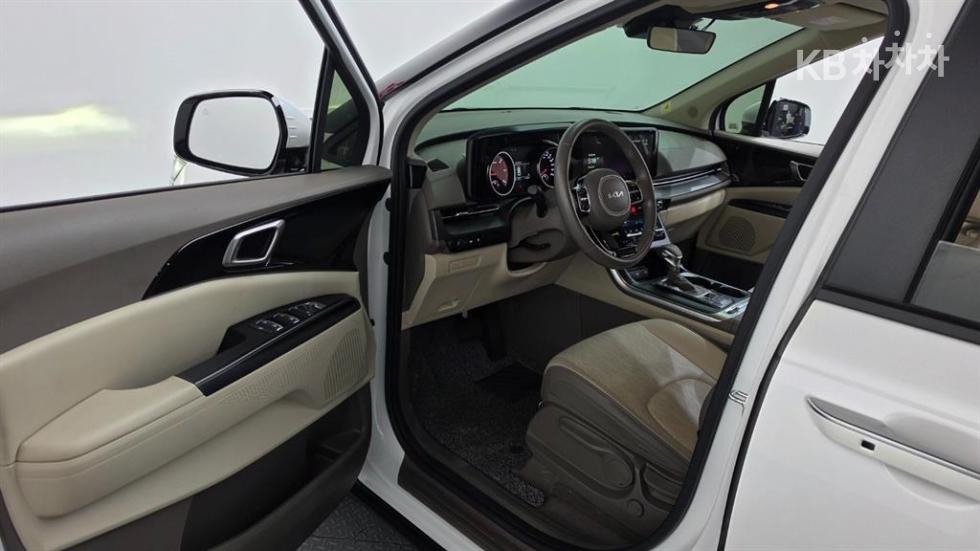 Kia Carnival — miniaturë 5