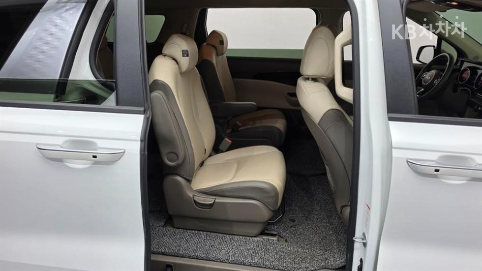 Kia Carnival — miniaturë 7