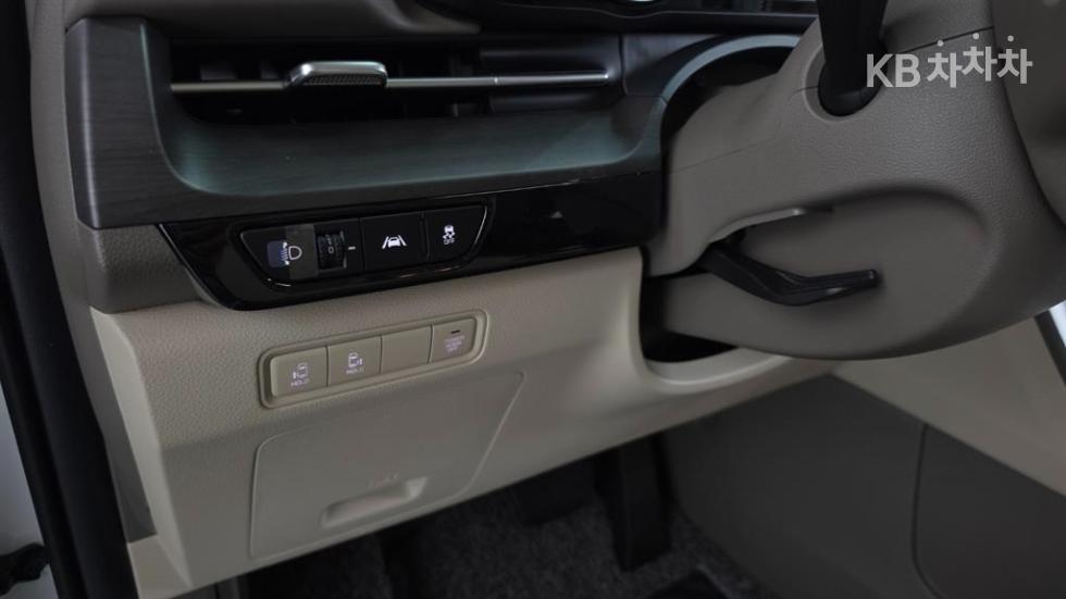 Kia Carnival — miniaturë 8