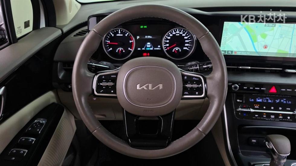 Kia Carnival — miniaturë 10