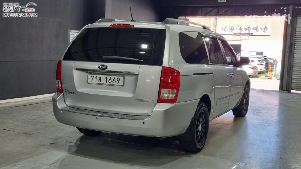 Kia Carnival — miniaturë 2