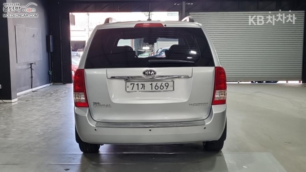 Kia Carnival — miniaturë 4