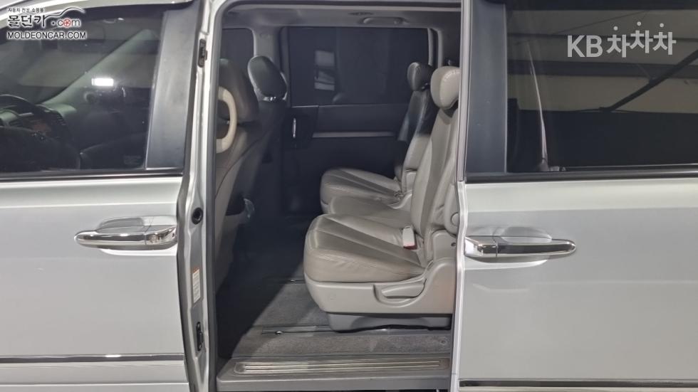 Kia Carnival — miniaturë 10