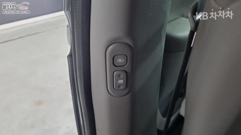 Kia Carnival — miniaturë 17
