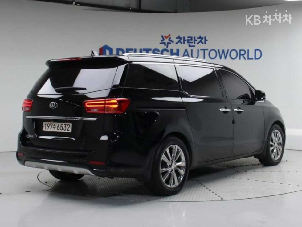 Kia Carnival — miniaturë 3