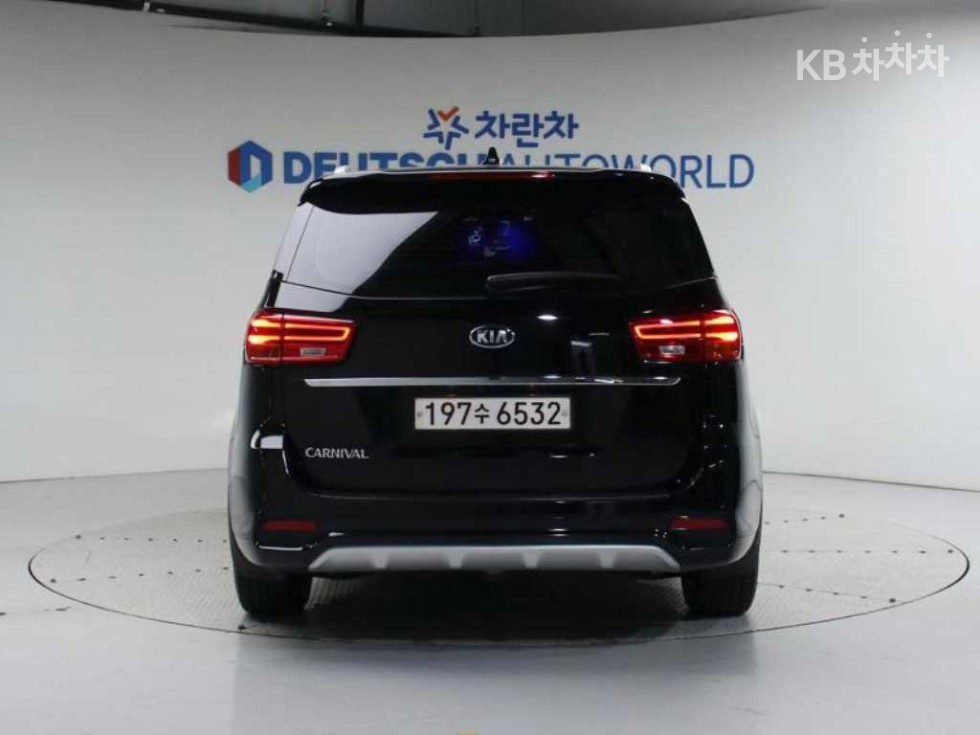 Kia Carnival — miniaturë 4