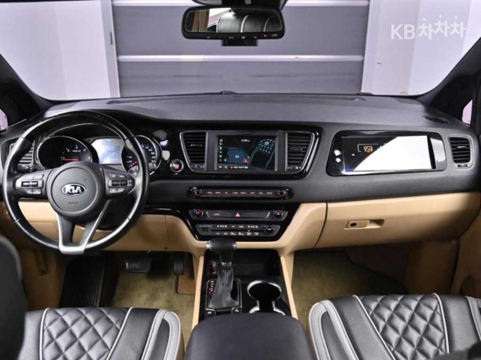 Kia Carnival — miniaturë 8