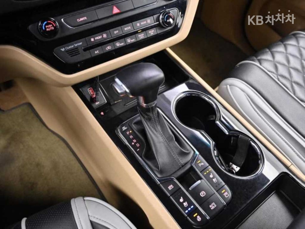 Kia Carnival — miniaturë 9