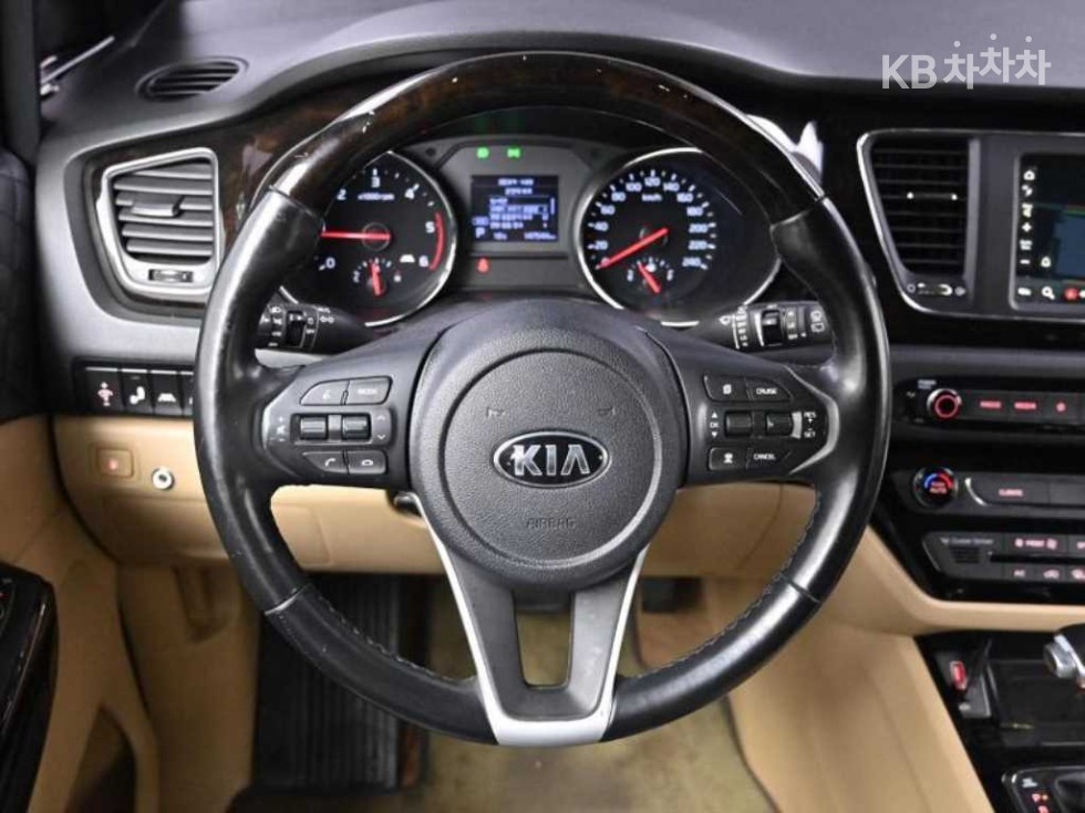 Kia Carnival — miniaturë 10