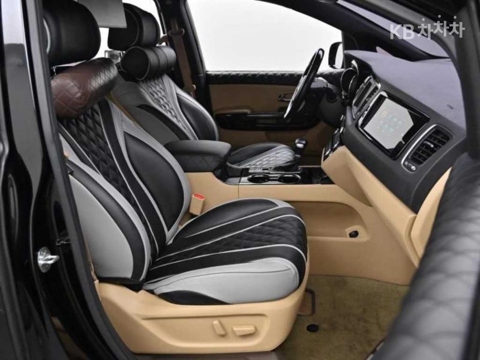 Kia Carnival — miniaturë 11