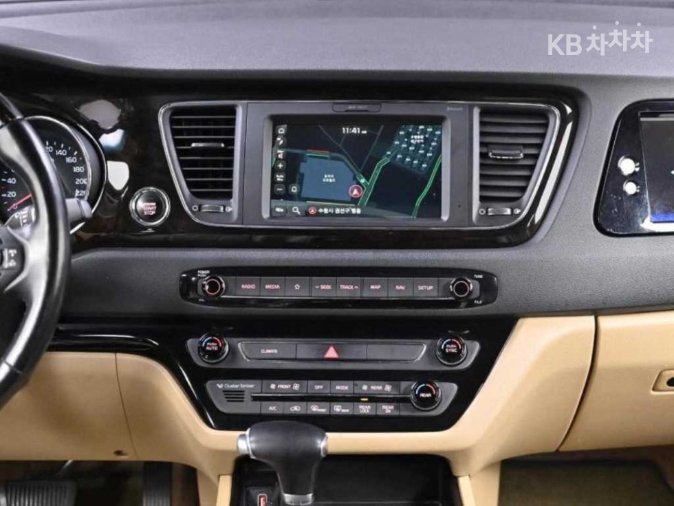 Kia Carnival — miniaturë 12