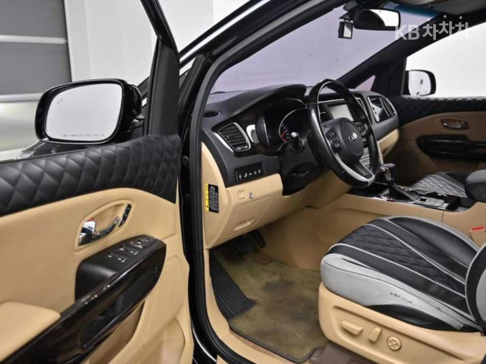 Kia Carnival — miniaturë 14