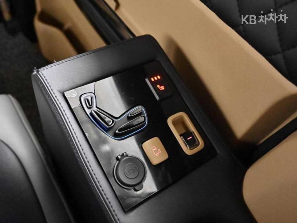 Kia Carnival — miniaturë 15